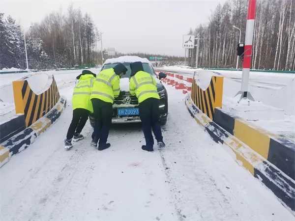 靖宇分公司：风雪东北天 暖心吉高人3.jpg